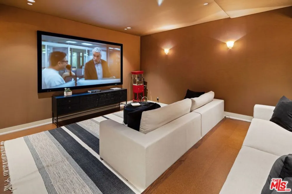 1535 Umeo Road Los Angeles, CA 90272
