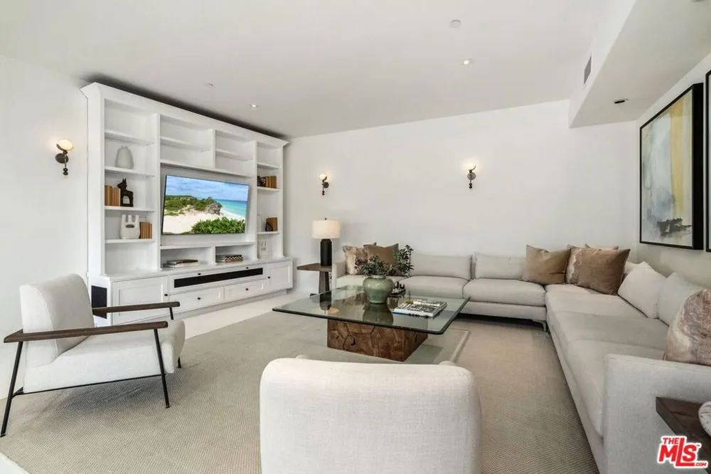 1535 Umeo Road Los Angeles, CA 90272