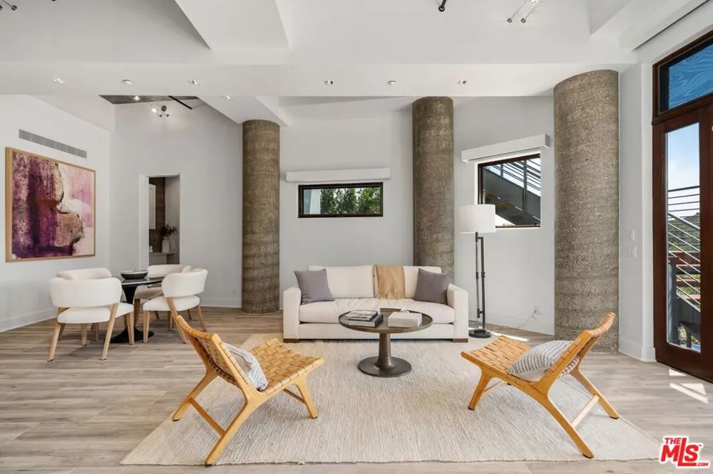 1535 Umeo Road Los Angeles, CA 90272