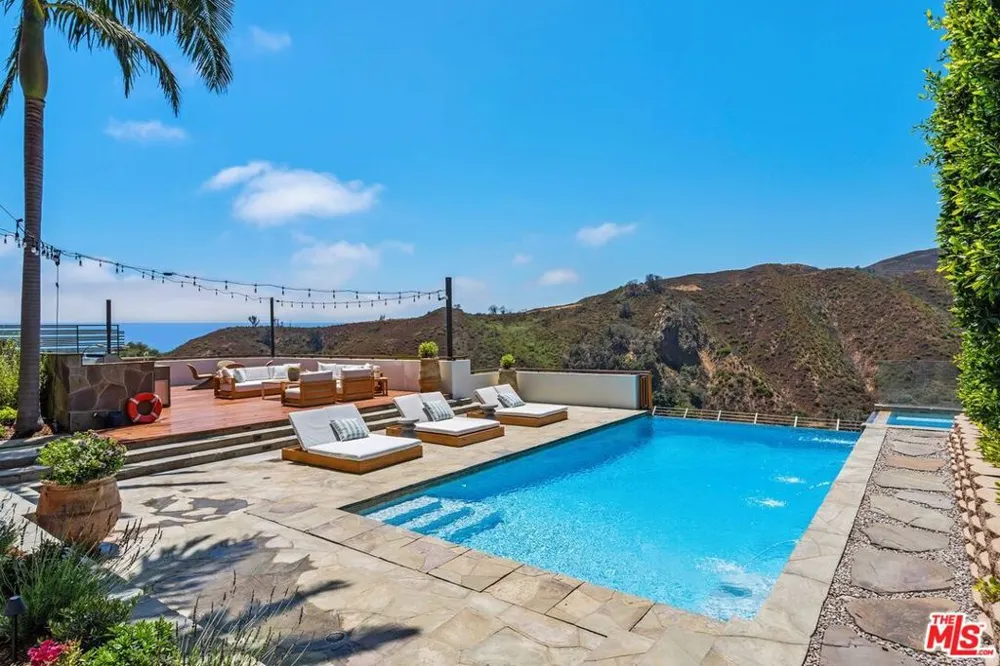 1535 Umeo Road Los Angeles, CA 90272