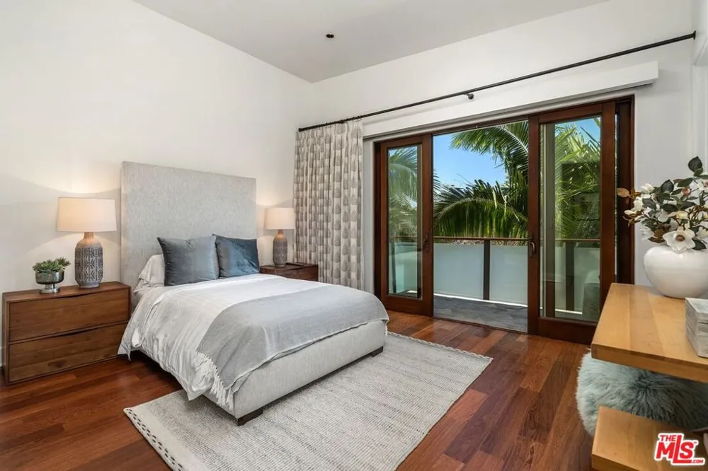 1535 Umeo Road Los Angeles, CA 90272