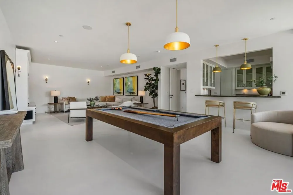 1535 Umeo Road Los Angeles, CA 90272
