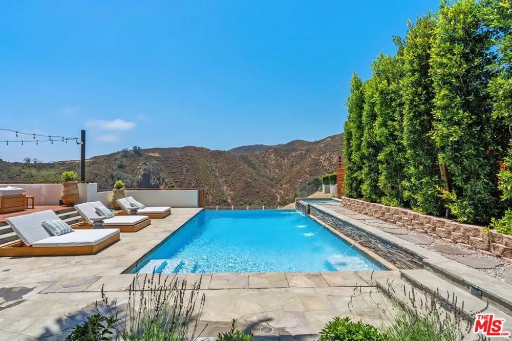 1535 Umeo Road Los Angeles, CA 90272
