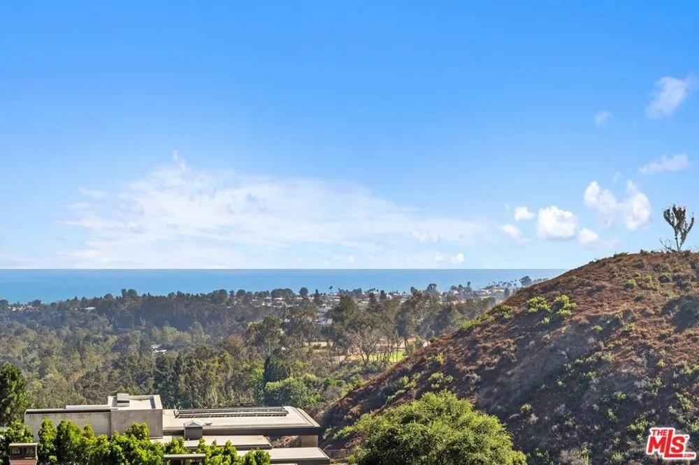 1535 Umeo Road Los Angeles, CA 90272