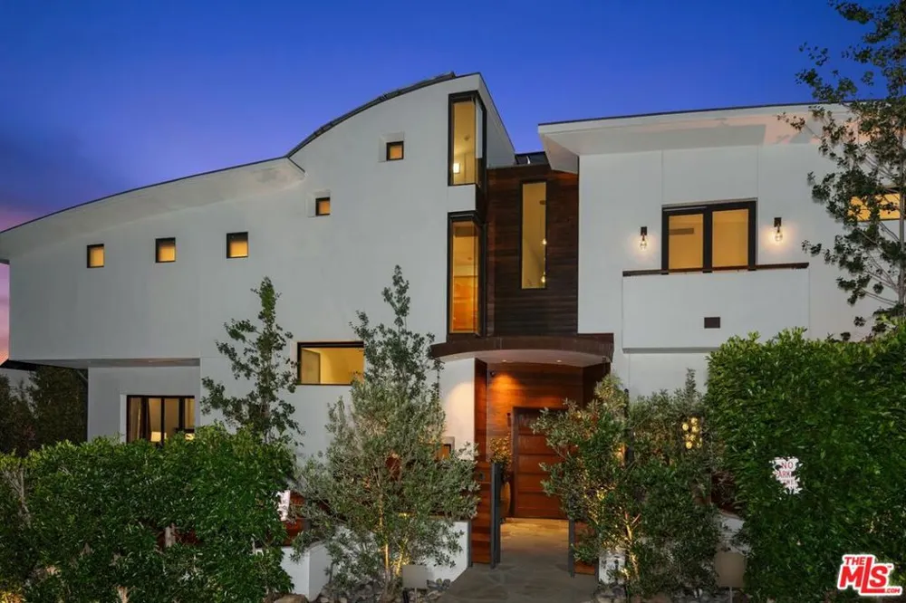 1535 Umeo Road Los Angeles, CA 90272