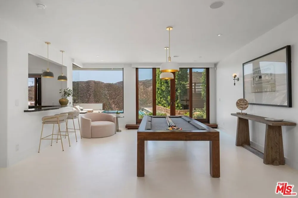 1535 Umeo Road Los Angeles, CA 90272