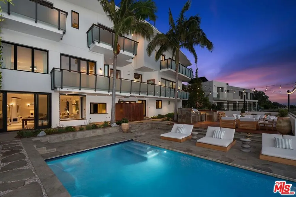 1535 Umeo Road Los Angeles, CA 90272