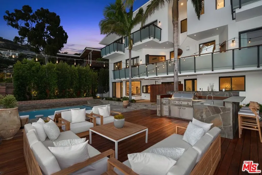 1535 Umeo Road Los Angeles, CA 90272