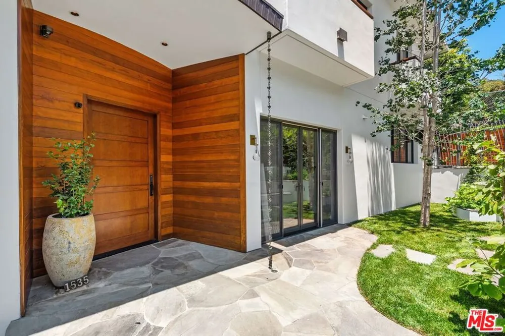 1535 Umeo Road Los Angeles, CA 90272