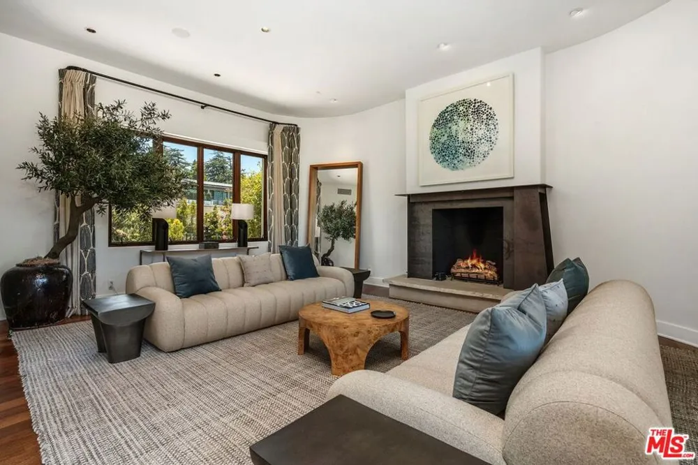 1535 Umeo Road Los Angeles, CA 90272