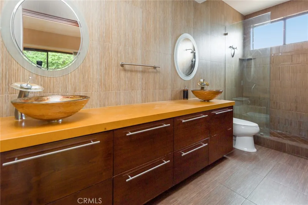 13819 Burbank Boulevard #7 Van Nuys, CA 91401
