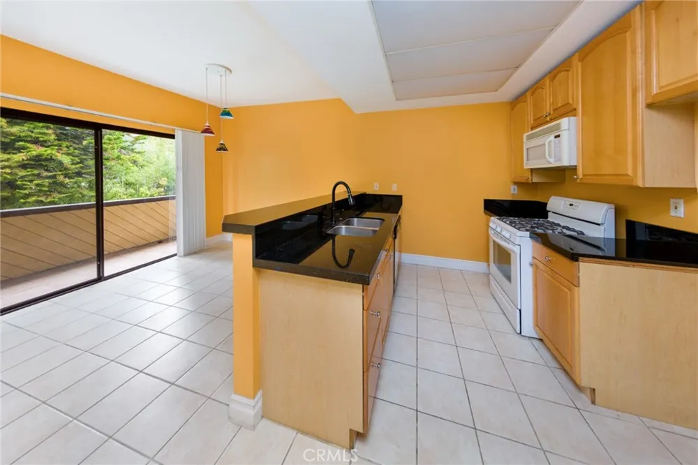 13819 Burbank Boulevard #7 Van Nuys, CA 91401