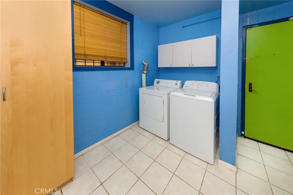 13819 Burbank Boulevard #7 Van Nuys, CA 91401