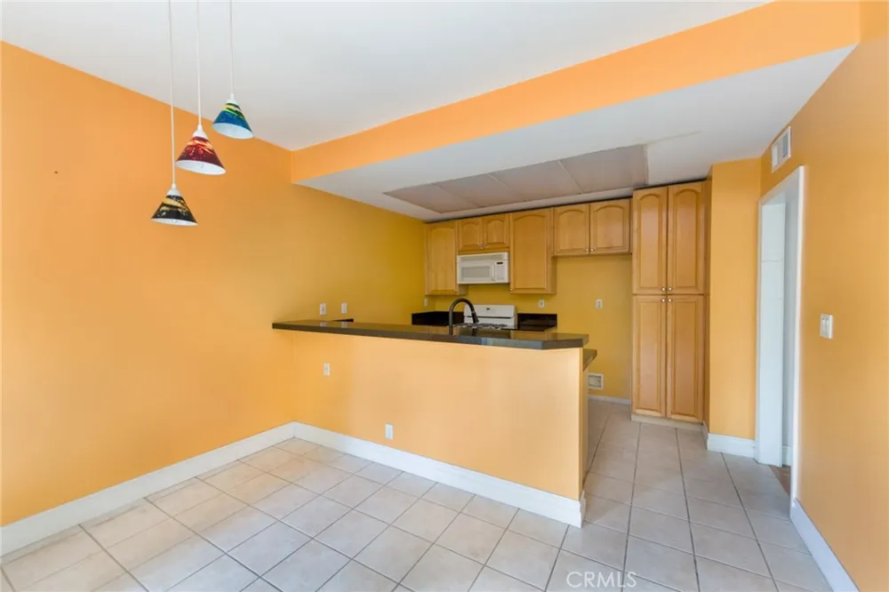 13819 Burbank Boulevard #7 Van Nuys, CA 91401