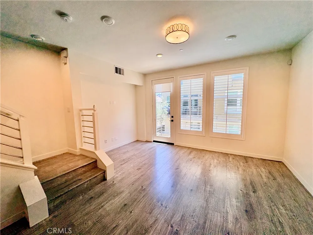 489 Rose Court #E Azusa, CA 91702