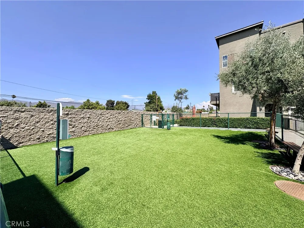 489 Rose Court #E Azusa, CA 91702