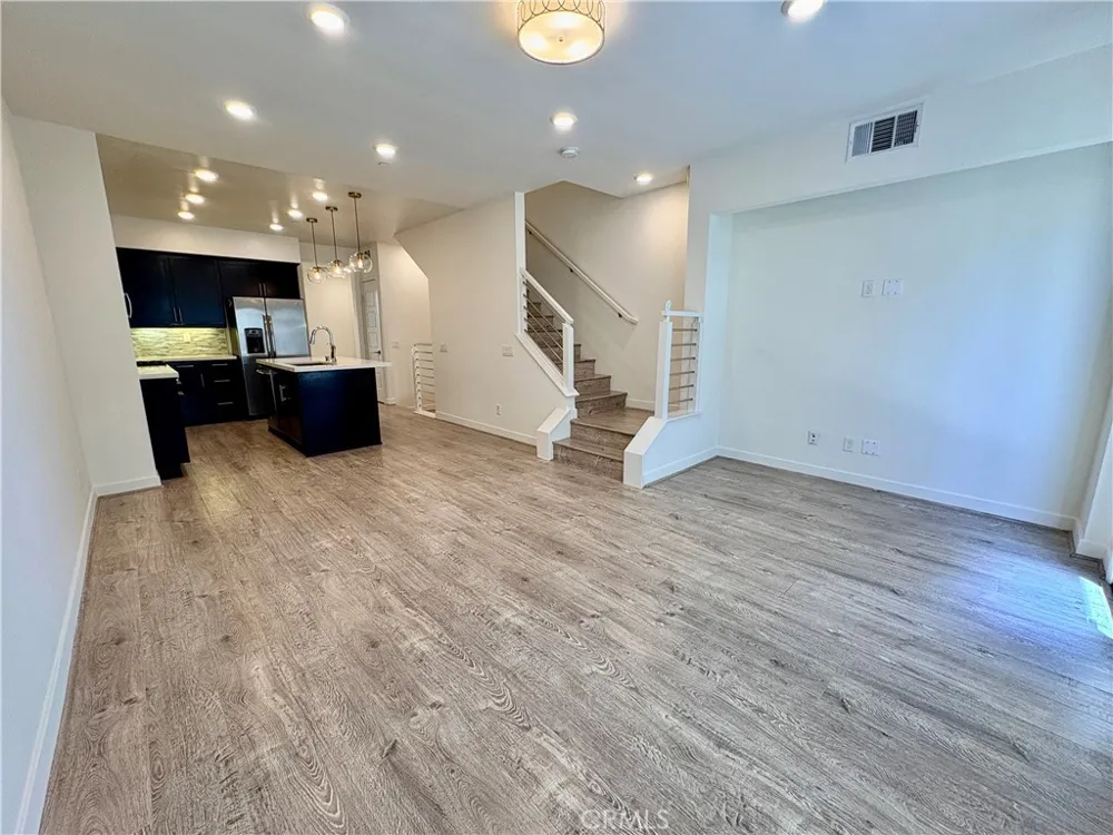 489 Rose Court #E Azusa, CA 91702