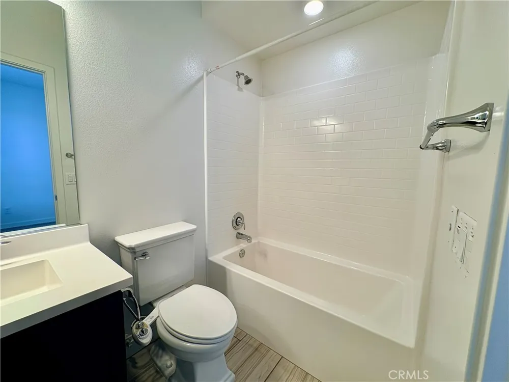 489 Rose Court #E Azusa, CA 91702