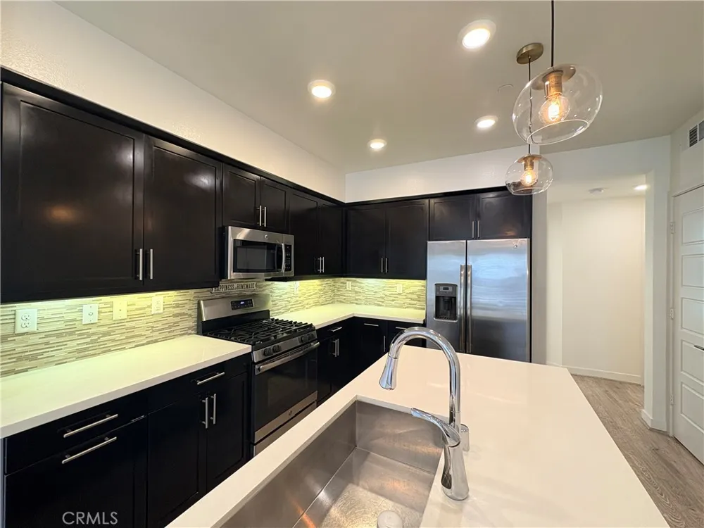 489 Rose Court #E Azusa, CA 91702