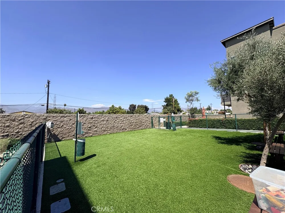 489 Rose Court #E Azusa, CA 91702