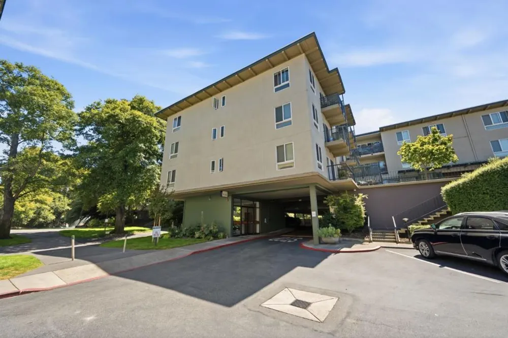 930 Peninsula Avenue #306 San Mateo, CA 94401