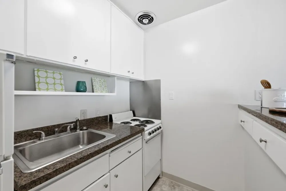 930 Peninsula Avenue #306 San Mateo, CA 94401