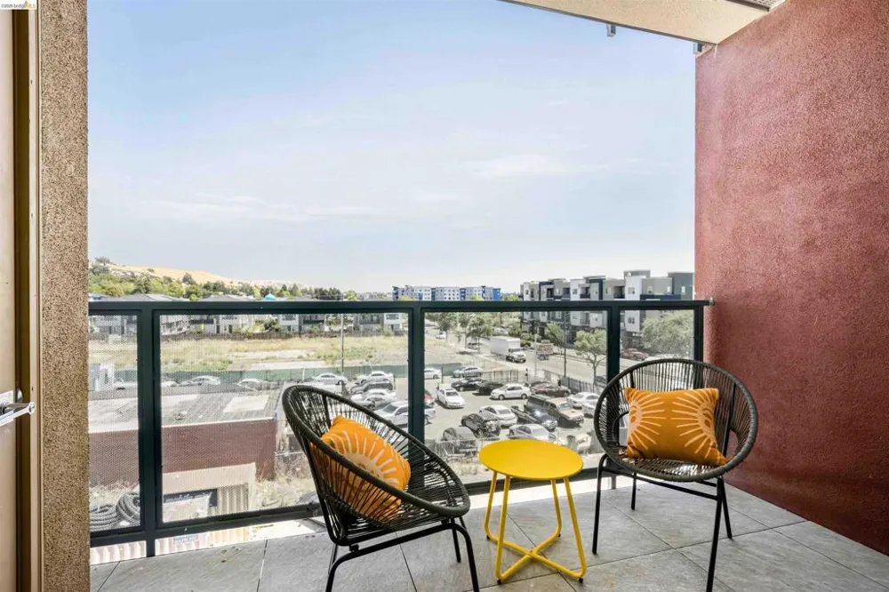 500 Somi Ct #404 Hayward, CA 94544