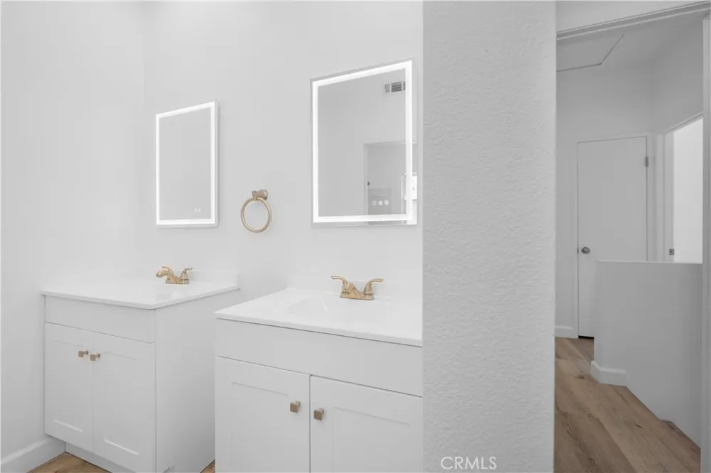 26939 Hillsborough Parkway #20 Valencia, CA 91354