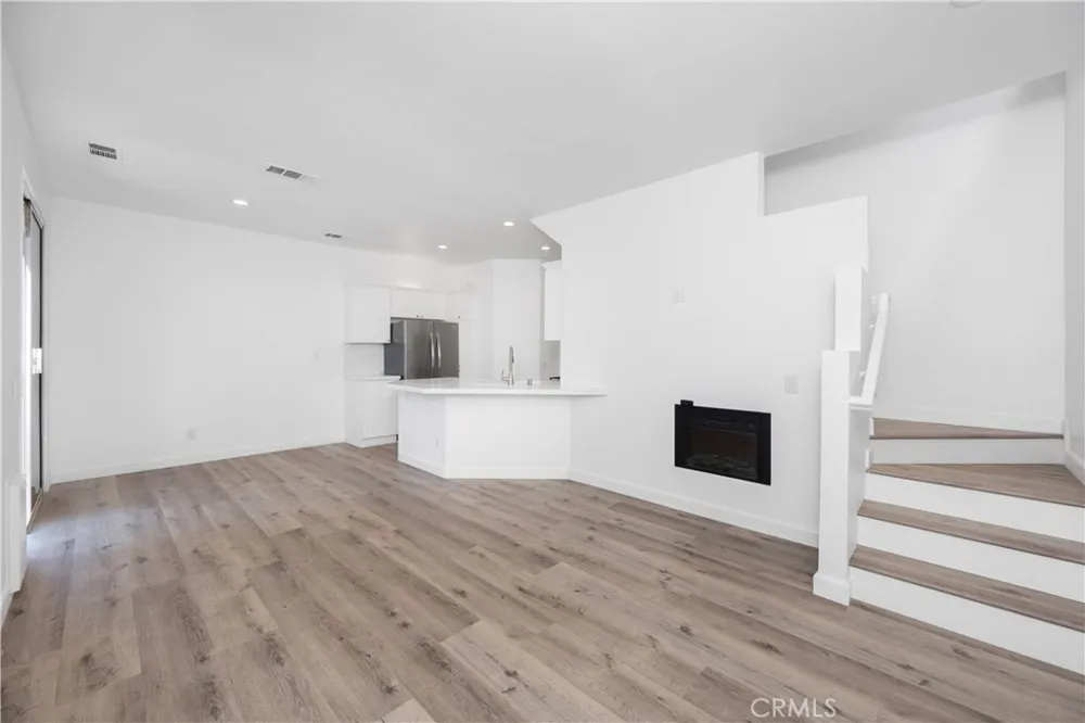 26939 Hillsborough Parkway #20 Valencia, CA 91354