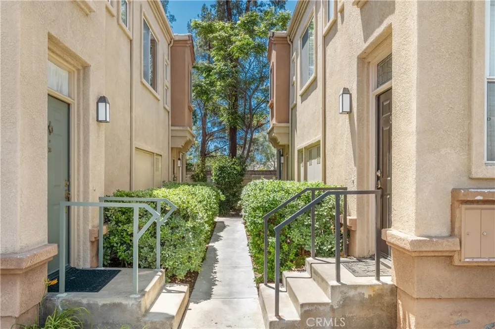 26939 Hillsborough Parkway #20 Valencia, CA 91354