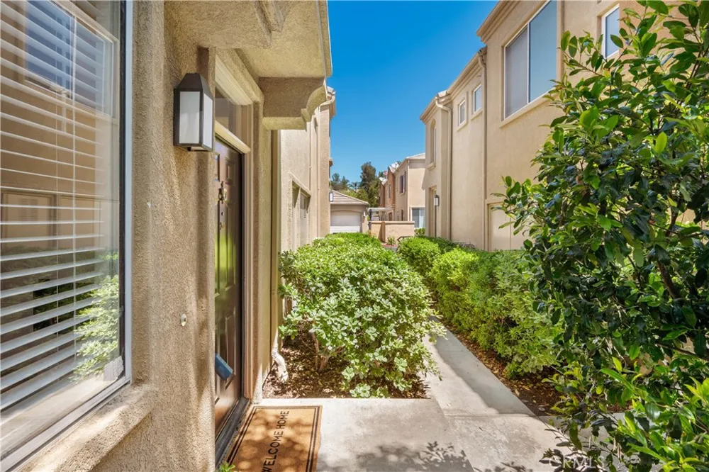 26939 Hillsborough Parkway #20 Valencia, CA 91354