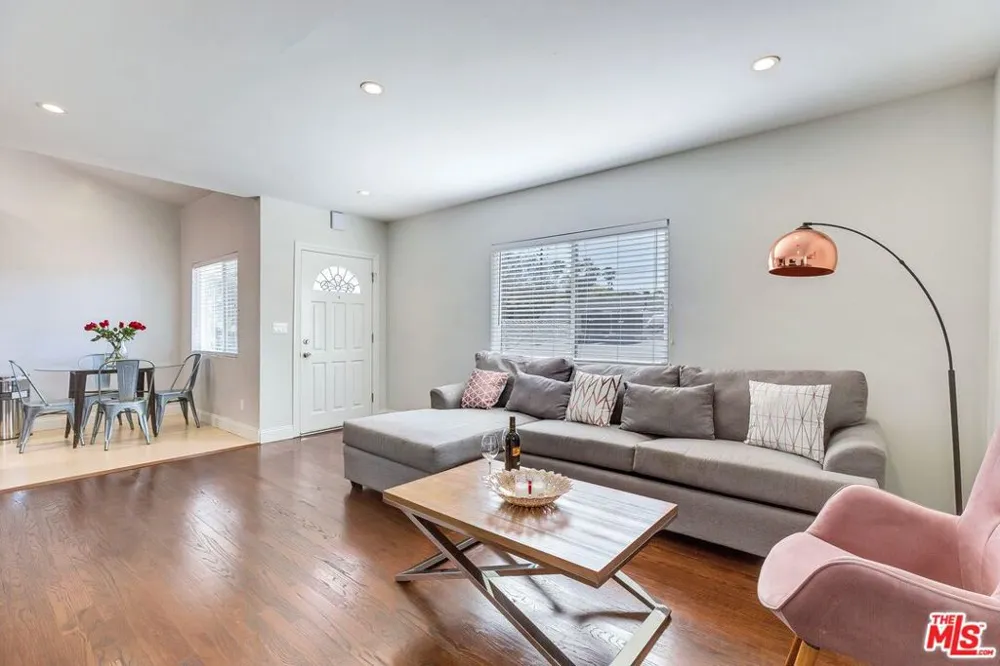 4411 IRVINE AVENUE North Hollywood, CA 91602