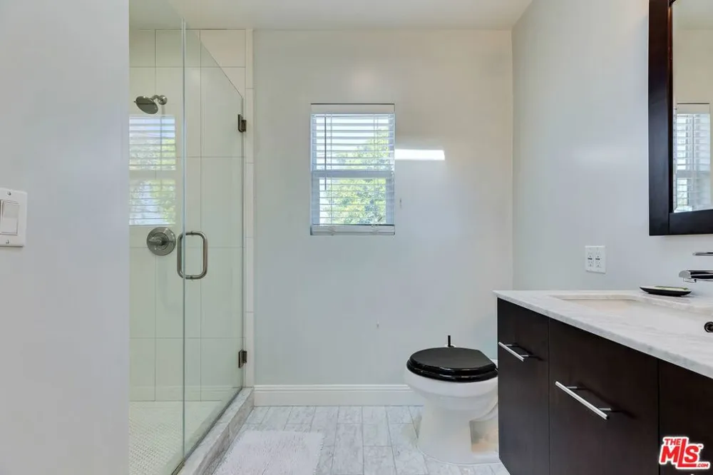 4411 IRVINE AVENUE North Hollywood, CA 91602