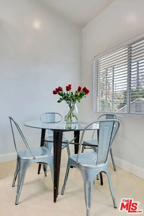 4411 IRVINE AVENUE North Hollywood, CA 91602