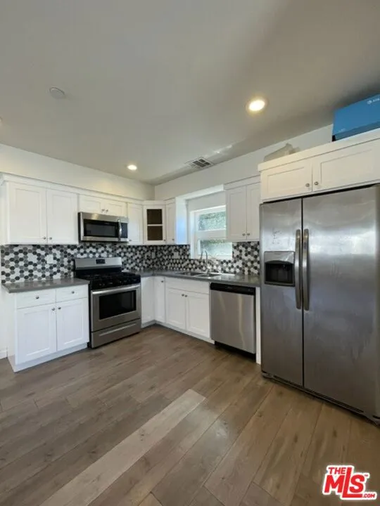 5733 Fulcher Avenue North Hollywood, CA 91601