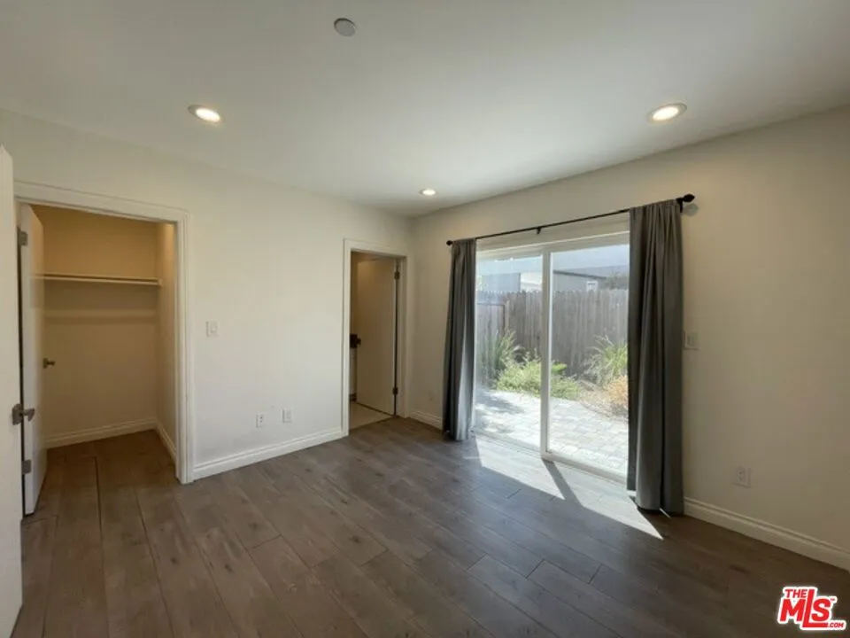 5733 Fulcher Avenue North Hollywood, CA 91601