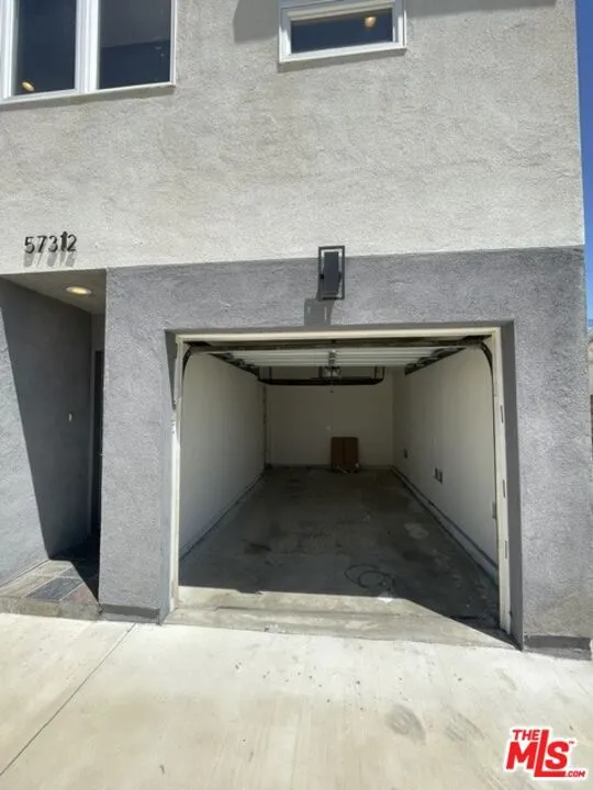 5733 Fulcher Avenue North Hollywood, CA 91601