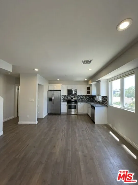 5733 Fulcher Avenue North Hollywood, CA 91601