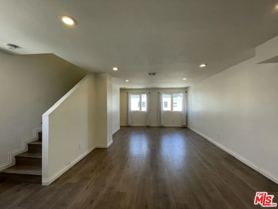 5733 Fulcher Avenue North Hollywood, CA 91601
