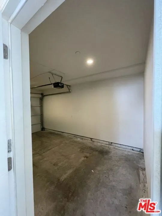5733 Fulcher Avenue North Hollywood, CA 91601
