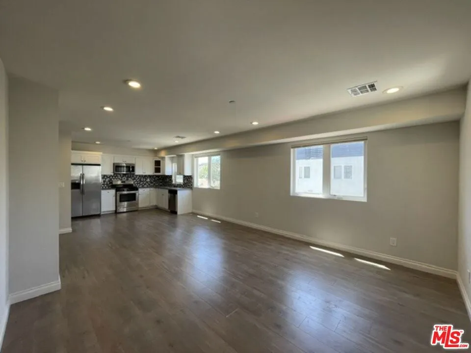 5733 Fulcher Avenue North Hollywood, CA 91601