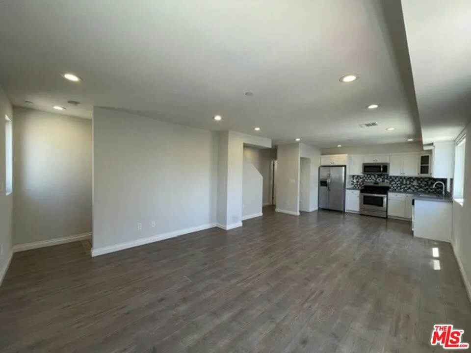 5733 Fulcher Avenue North Hollywood, CA 91601