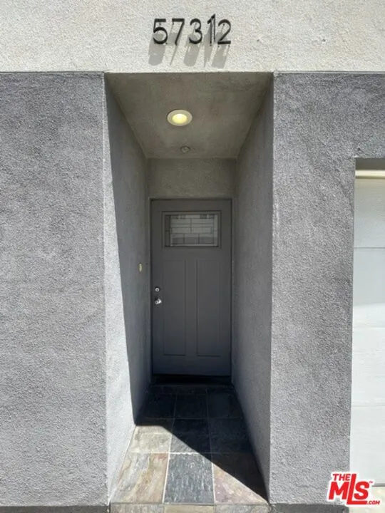 5733 Fulcher Avenue North Hollywood, CA 91601