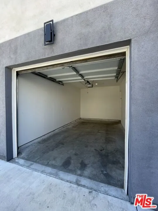 5733 Fulcher Avenue North Hollywood, CA 91601