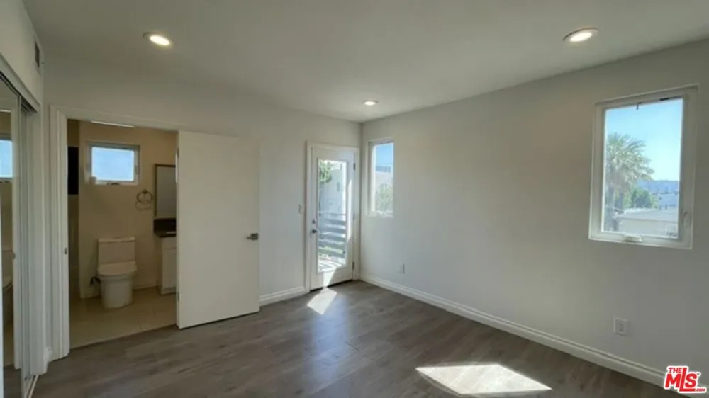 5733 Fulcher Avenue North Hollywood, CA 91601