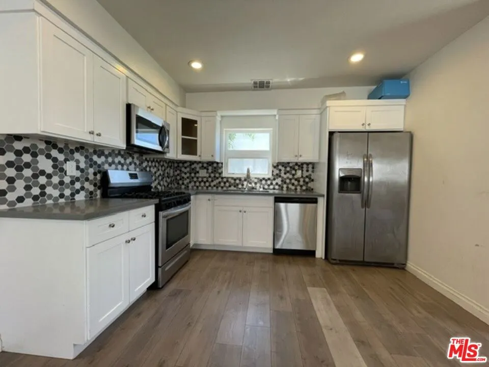 5733 Fulcher Avenue North Hollywood, CA 91601