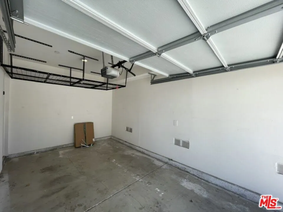 5733 Fulcher Avenue North Hollywood, CA 91601