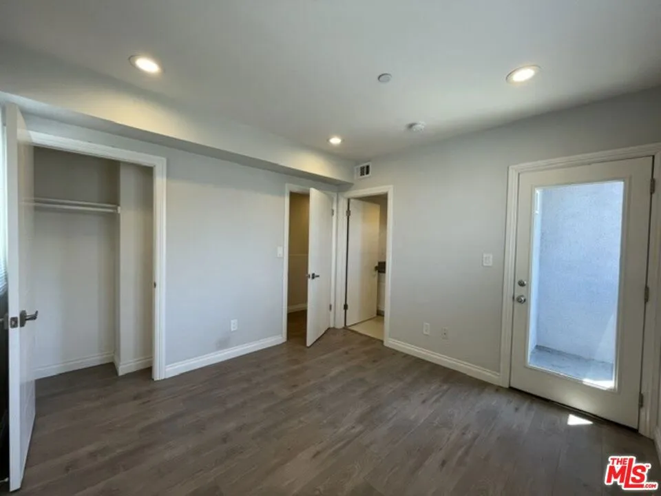 5733 Fulcher Avenue North Hollywood, CA 91601