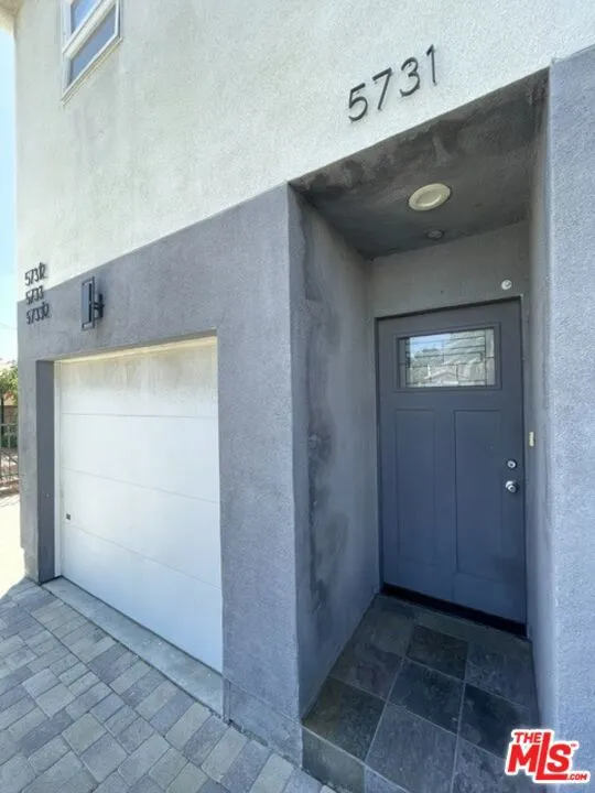 5733 Fulcher Avenue North Hollywood, CA 91601