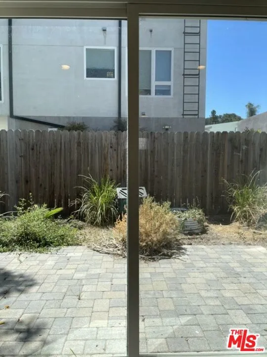 5733 Fulcher Avenue North Hollywood, CA 91601